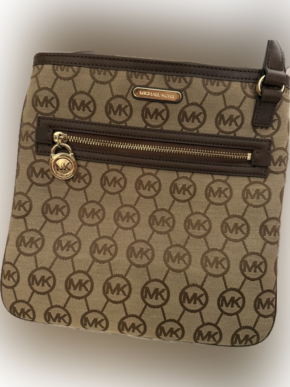Michael Kors Beige and Brown Kempton Signature Large Pocket Crossbody. NWOT